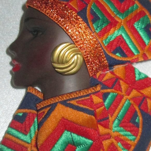 AFRICAN QUEEN BROOCH – JEWELRY - Picture 3 of 3
